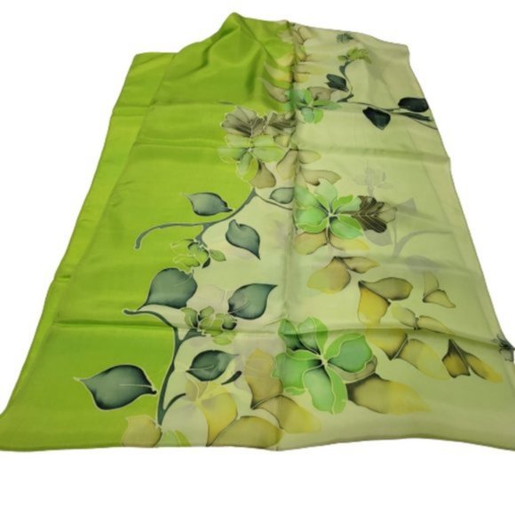 Silk Handpainted Rectangular Scarf in a two tone Green with a floral motif - NEW - Picture 2 of 7